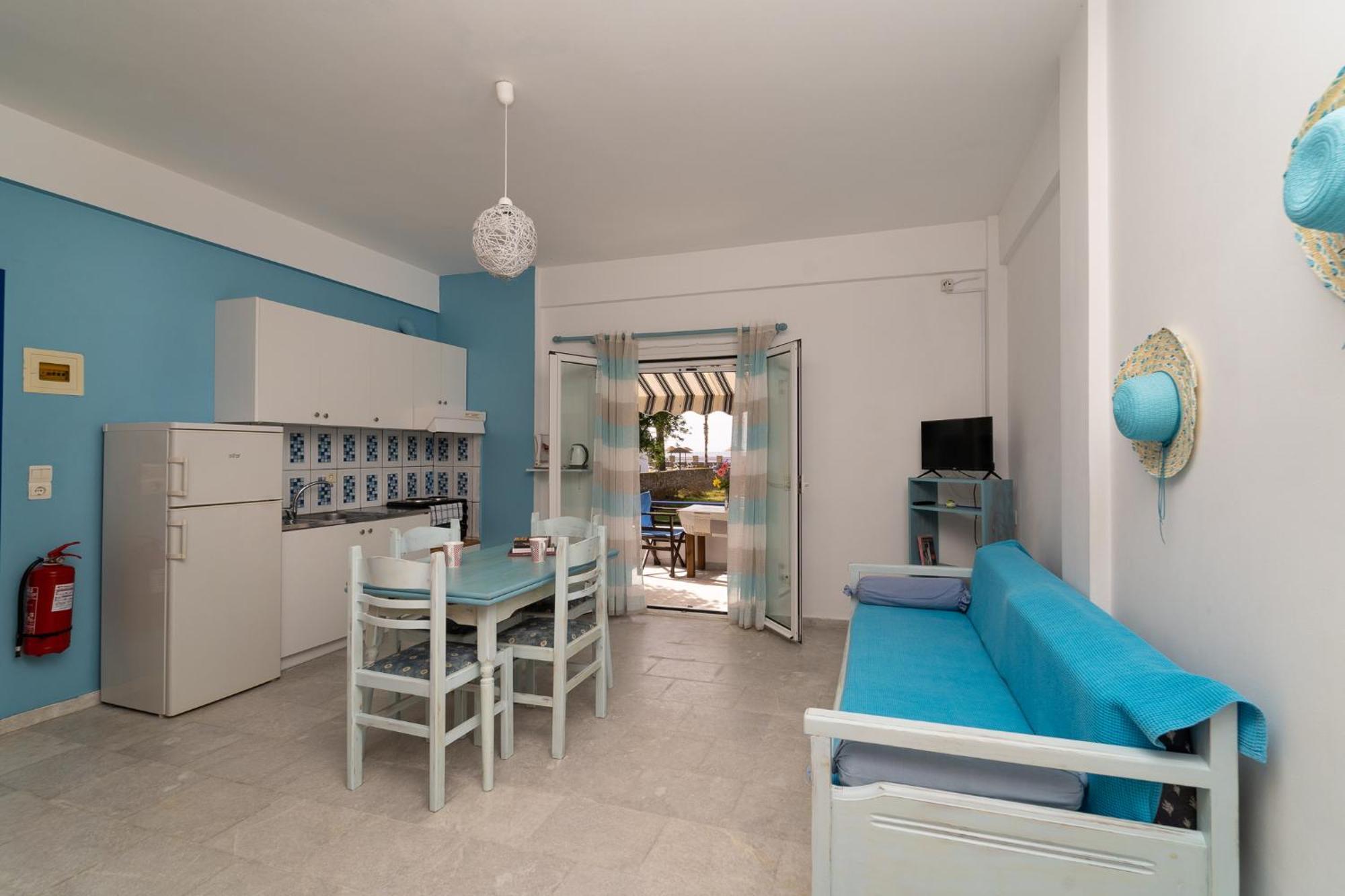 Apartment Blue Finikounta
